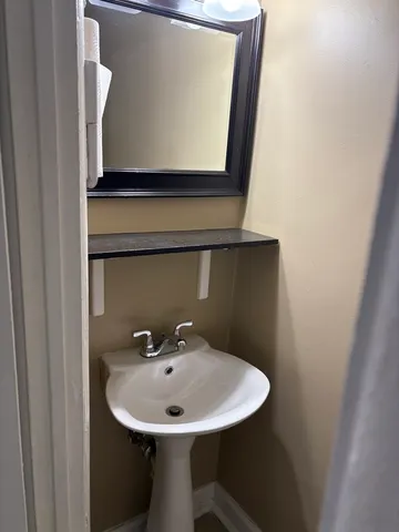 $2,600 | 2035 171st Street, Hazel Crest, IL 60429