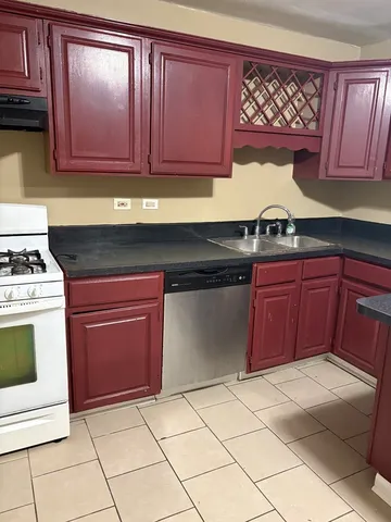 $2,600 | 2035 171st Street, Hazel Crest, IL 60429