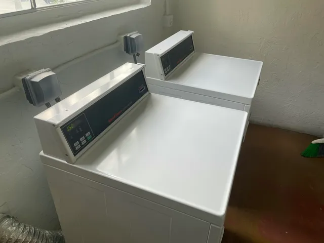 $1,400 | 555 Purdy Lane, Unit 301, Palm Springs, FL 33461