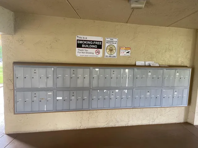 $1,400 | 555 Purdy Lane, Unit 301, Palm Springs, FL 33461