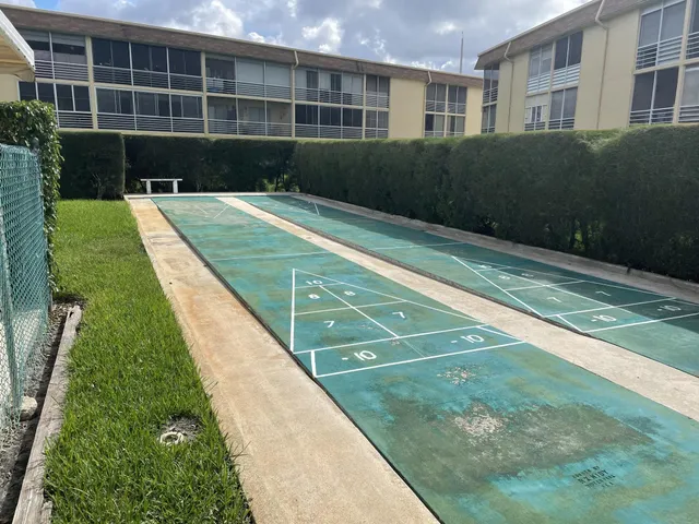 $1,400 | 555 Purdy Lane, Unit 301, Palm Springs, FL 33461