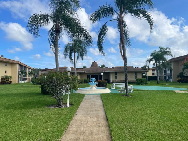 $1,400 | 555 Purdy Lane, Unit 301, Palm Springs, FL 33461