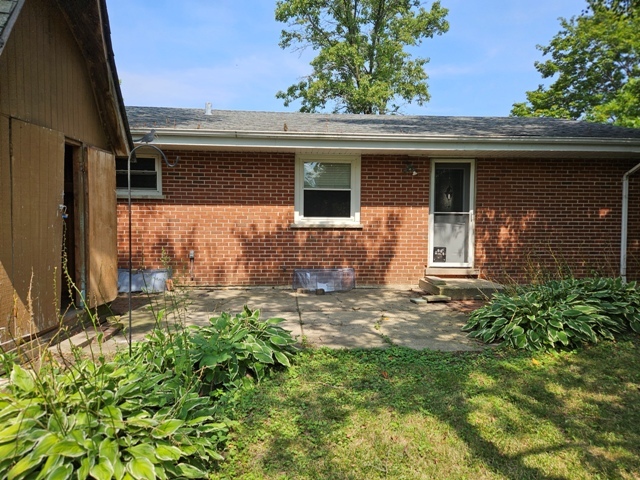 1004 Jenkisson Avenue Lake Bluff, IL 60044 - Photo 2 of 10 a view of a house with a yard