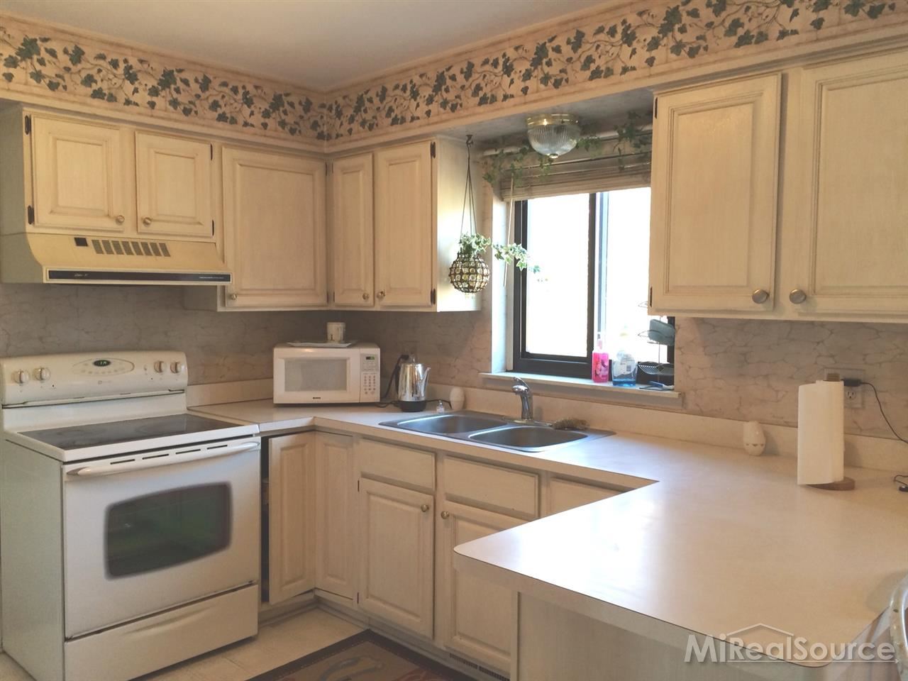 896 Dressler Lane Rochester Hills, MI 48307 - Photo 4 of 27