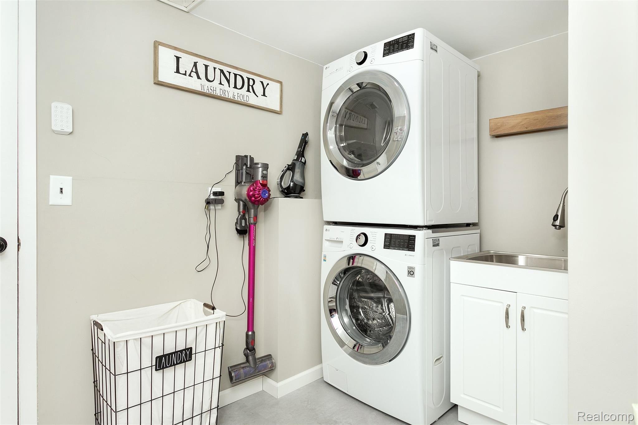 3684 Jennifer Drive Sterling Heights, MI 48310 - Photo 30 of 39 Laundry room