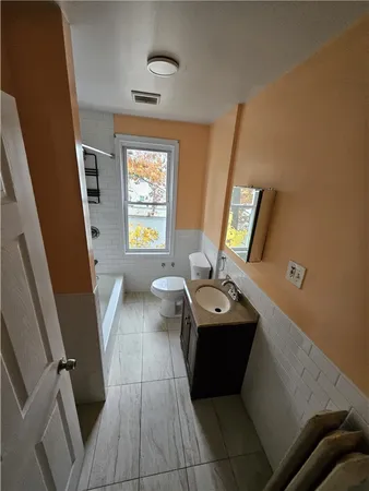 $2,000 | 38 Atlantic Avenue, Unit 2, Providence, RI 02907