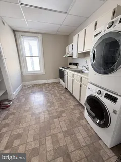 $1,900 | 158 Fountain Street, Unit 3, Philadelphia, PA 19127