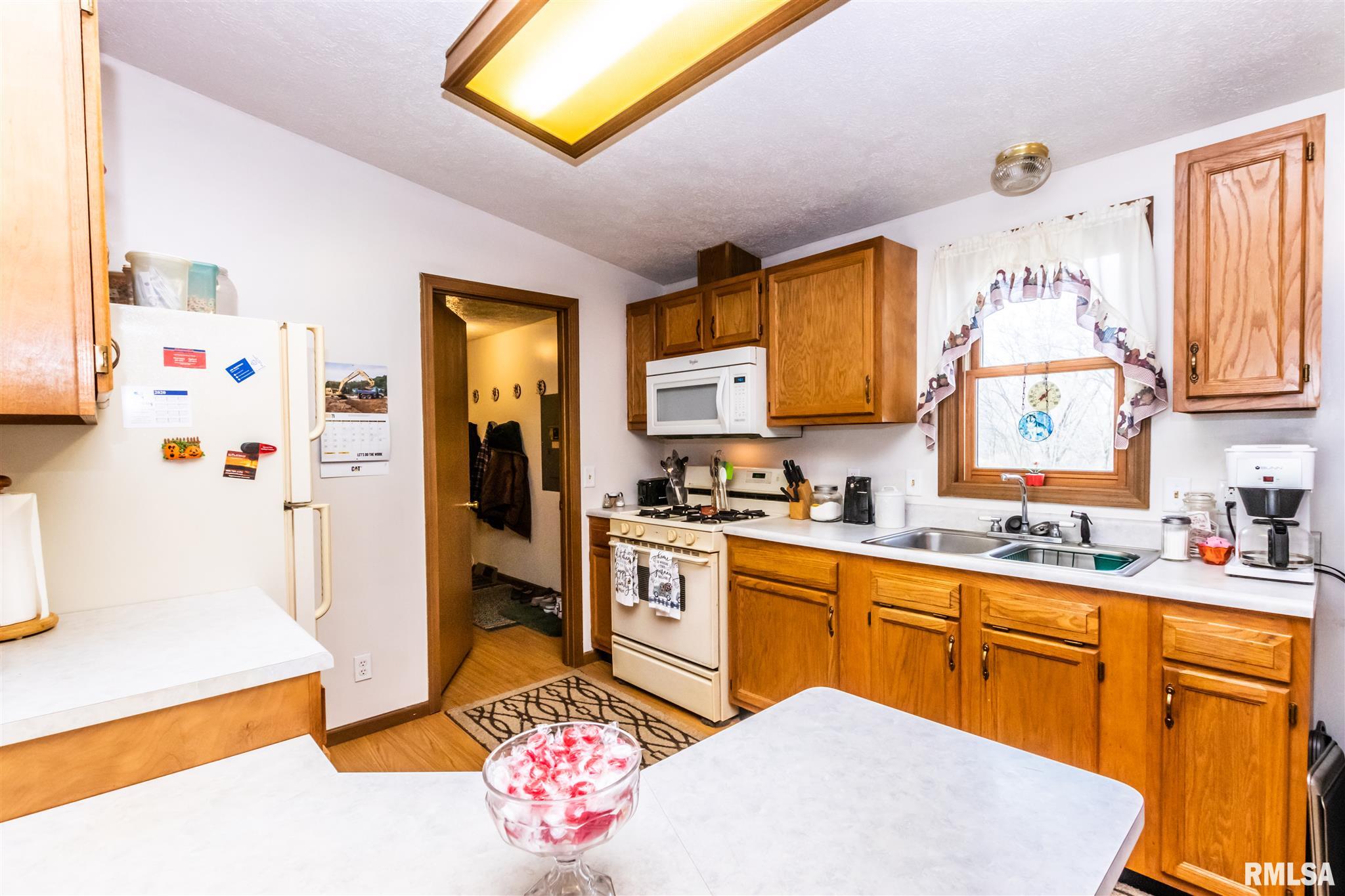 14840 East Lone Elm Road Canton, IL 61520 - Photo 9 of 36