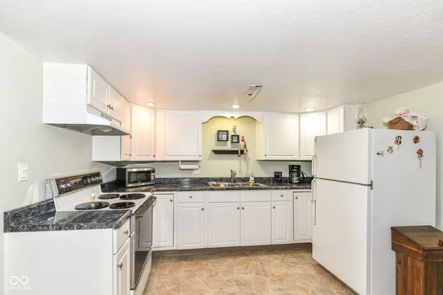 $489,500 | 7641 South 500 West, Trafalgar, IN 46181