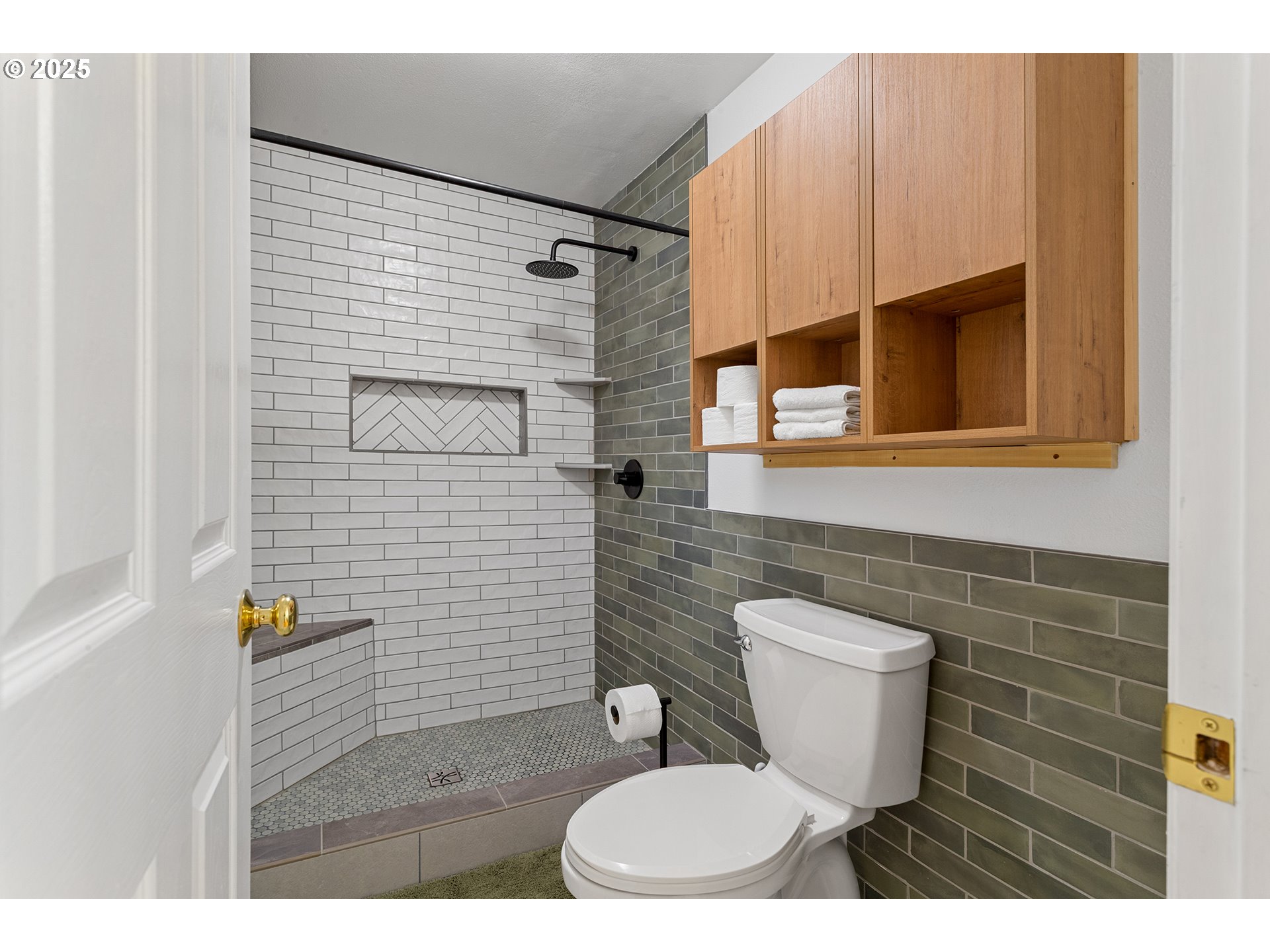 8405 Southwest Lori Way Beaverton, OR 97007 - Photo 28 of 48 a bathroom with a toilet a sink and shower