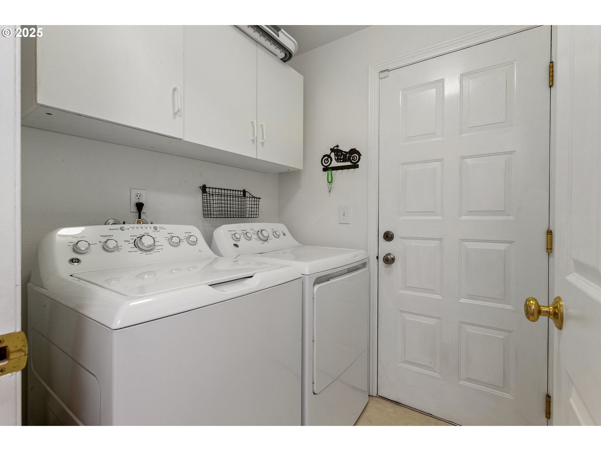 8405 Southwest Lori Way Beaverton, OR 97007 - Photo 36 of 48 a utility room with dryer and washer