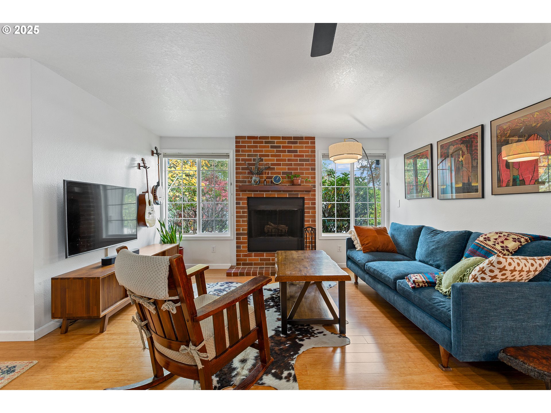 8405 Southwest Lori Way Beaverton, OR 97007 - Photo 10 of 48 a living room with furniture and a flat screen tv
