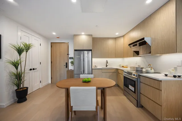 $689,000 | 35-30 146th Street, Unit 401 | Murray Hill - Flushing