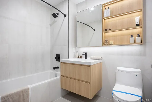 $689,000 | 35-30 146th Street, Unit 401 | Murray Hill - Flushing