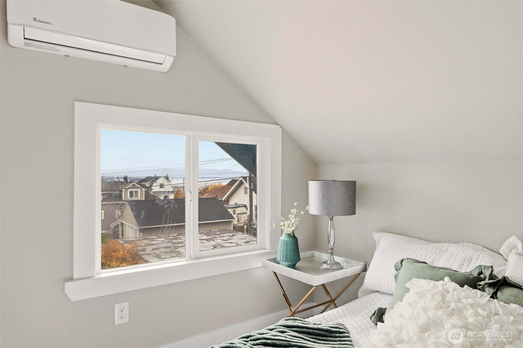 2813 15th Avenue South Seattle, WA 98144 - Photo 22 of 37 a living room with furniture and a window