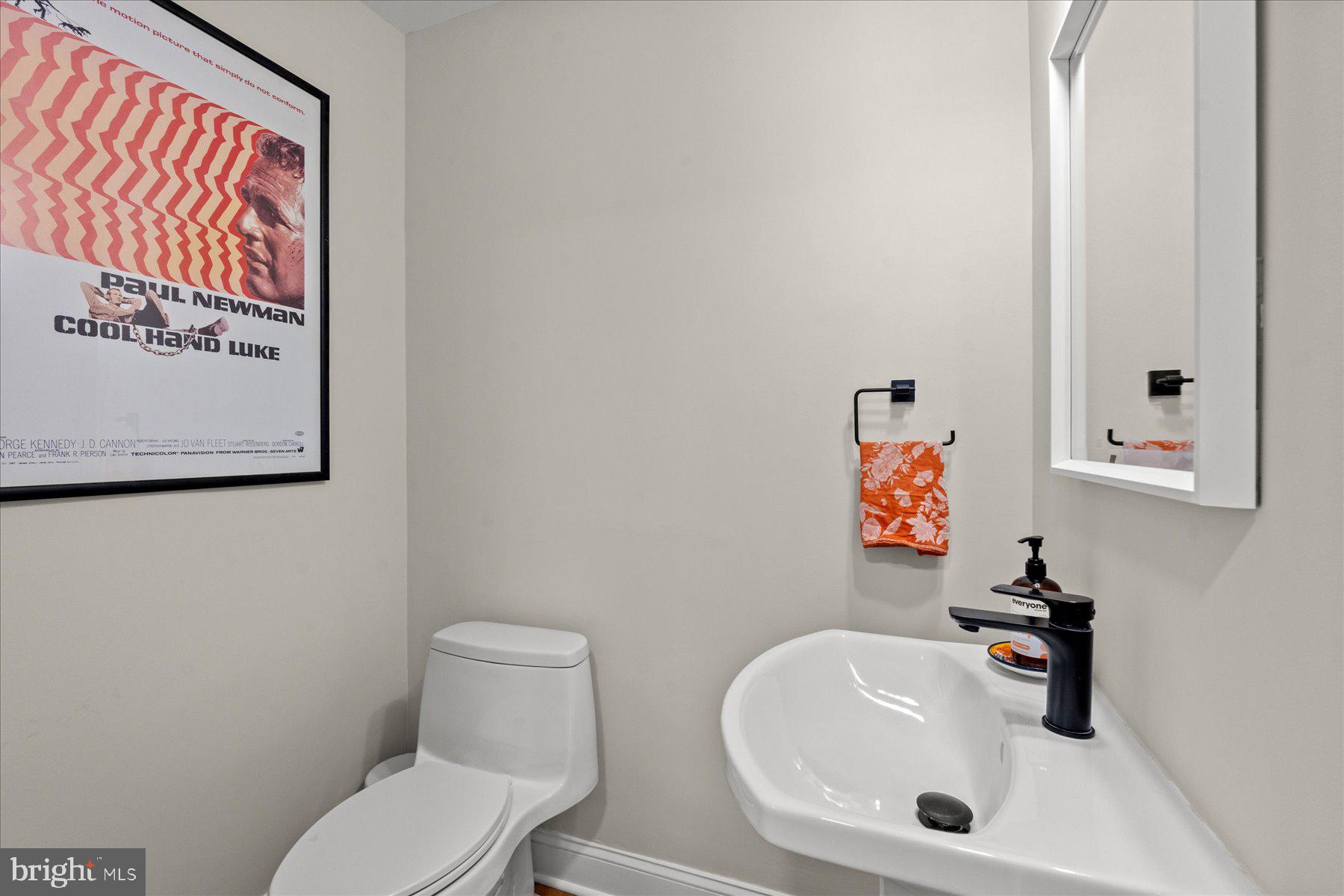 5612 Overlea Road Bethesda, MD 20816 - Photo 17 of 55 Powder Room