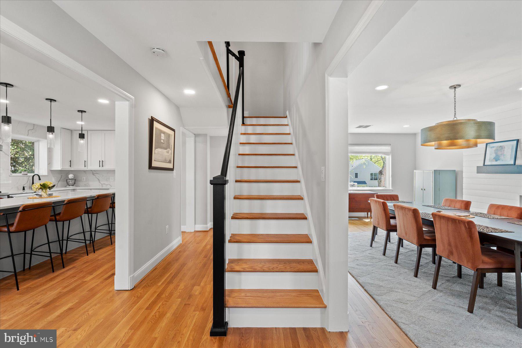 5612 Overlea Road Bethesda, MD 20816 - Photo 3 of 55 Welcoming, open foyer