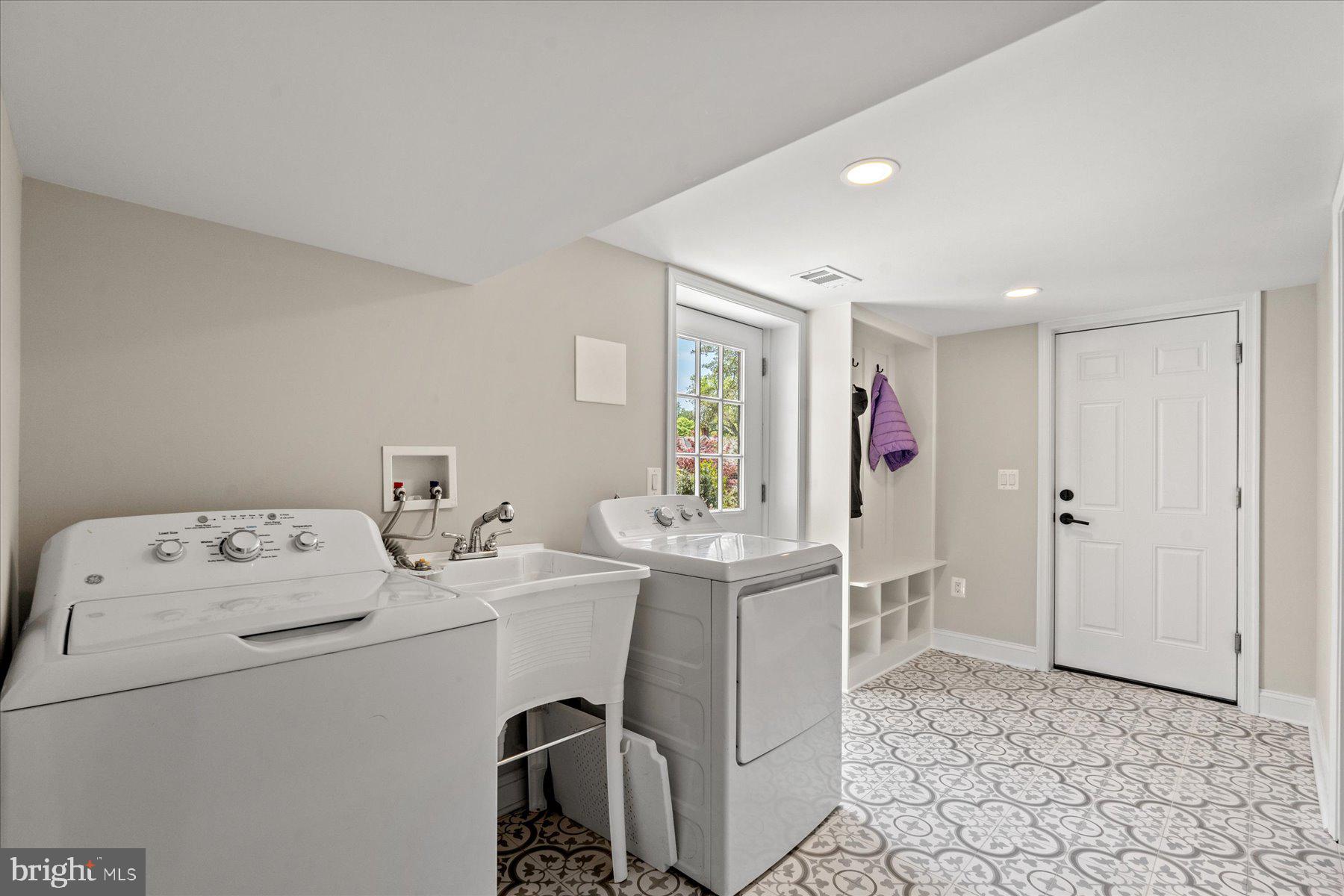 5612 Overlea Road Bethesda, MD 20816 - Photo 52 of 55 Utility sink, access to garage