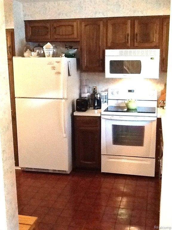 3932 Old Creek Road Troy, MI 48084 - Photo 4 of 7 IMG_1459.JPG