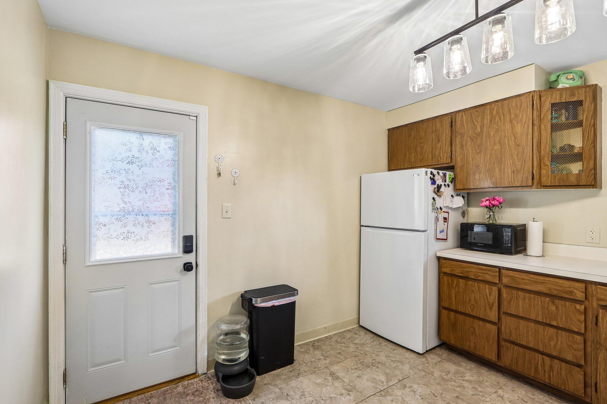 2325 Coolidge Avenue Racine, WI 53403 - Photo 18 of 48 18-web-or-mls-Coolidge Ave-S1106-018