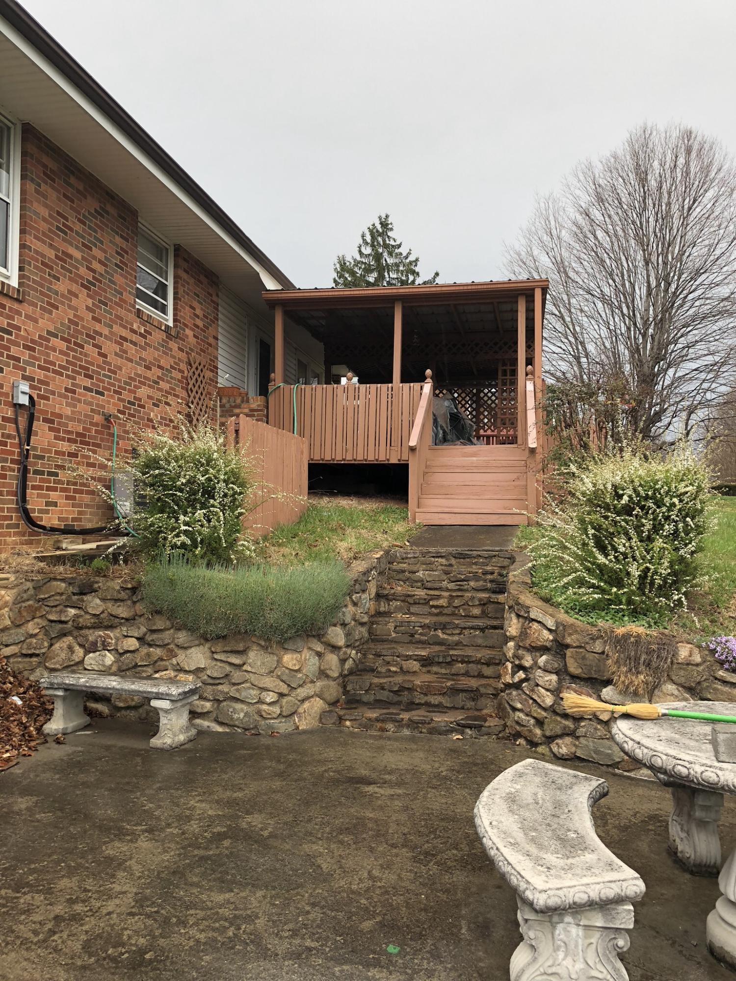 1825 Angus Road Northwest Roanoke, VA 24017 - Photo 20 of 23 Rear Deck