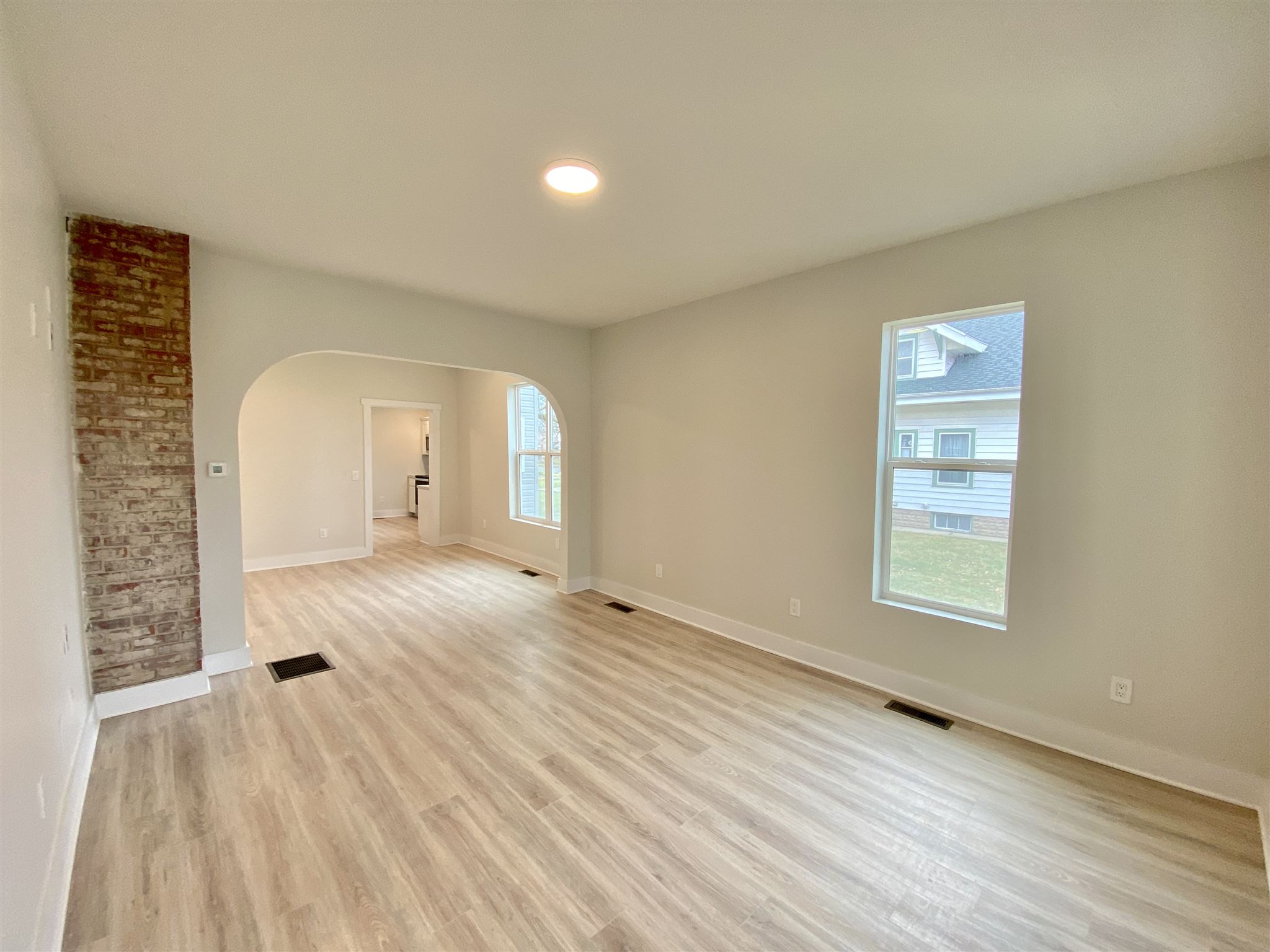 608 Jefferson Street Rochester, IN 46975 - Photo 3 of 16
