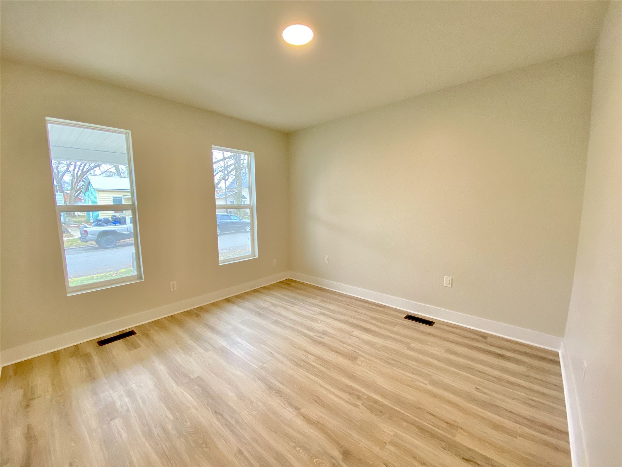 608 Jefferson Street Rochester, IN 46975 - Photo 4 of 16