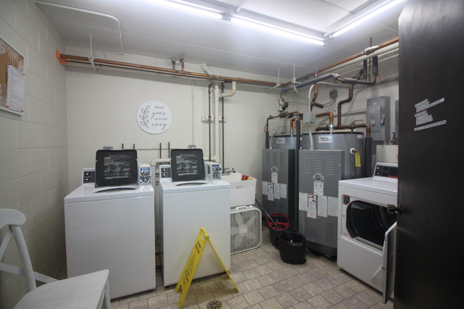 475 Shenstone Road, Unit 303 Riverside, IL 60546 - Photo 12 of 12 a utility room with dryer and washer