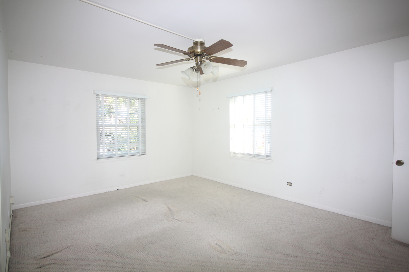 475 Shenstone Road, Unit 303 Riverside, IL 60546 - Photo 6 of 12 an empty room with windows and fan