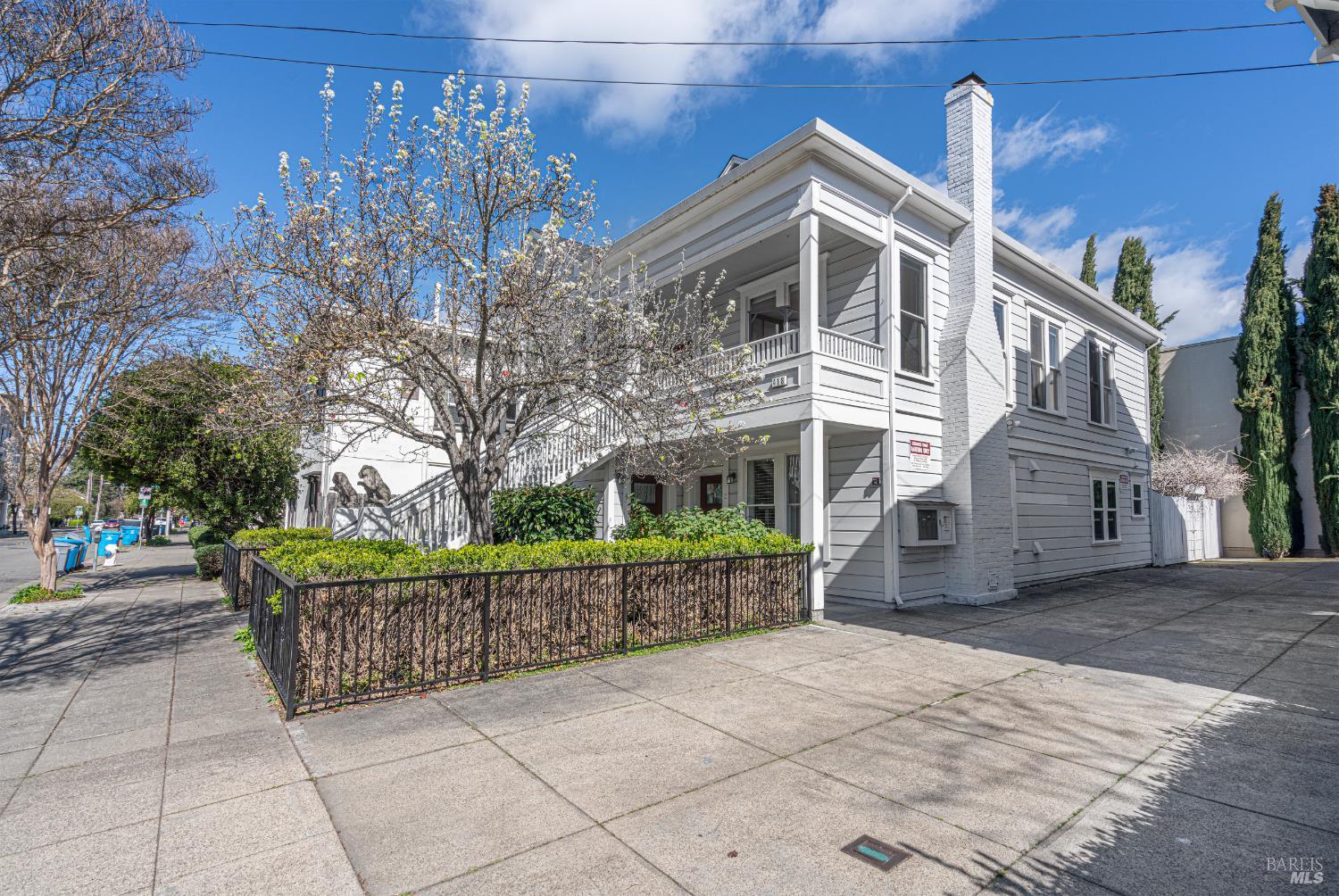418 Humboldt Street Santa Rosa, CA 95404 - Photo 3 of 51