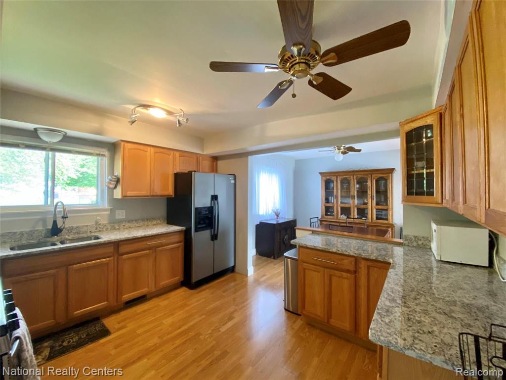 42252 Barchester Road Canton, MI 48187 - Photo 9 of 47