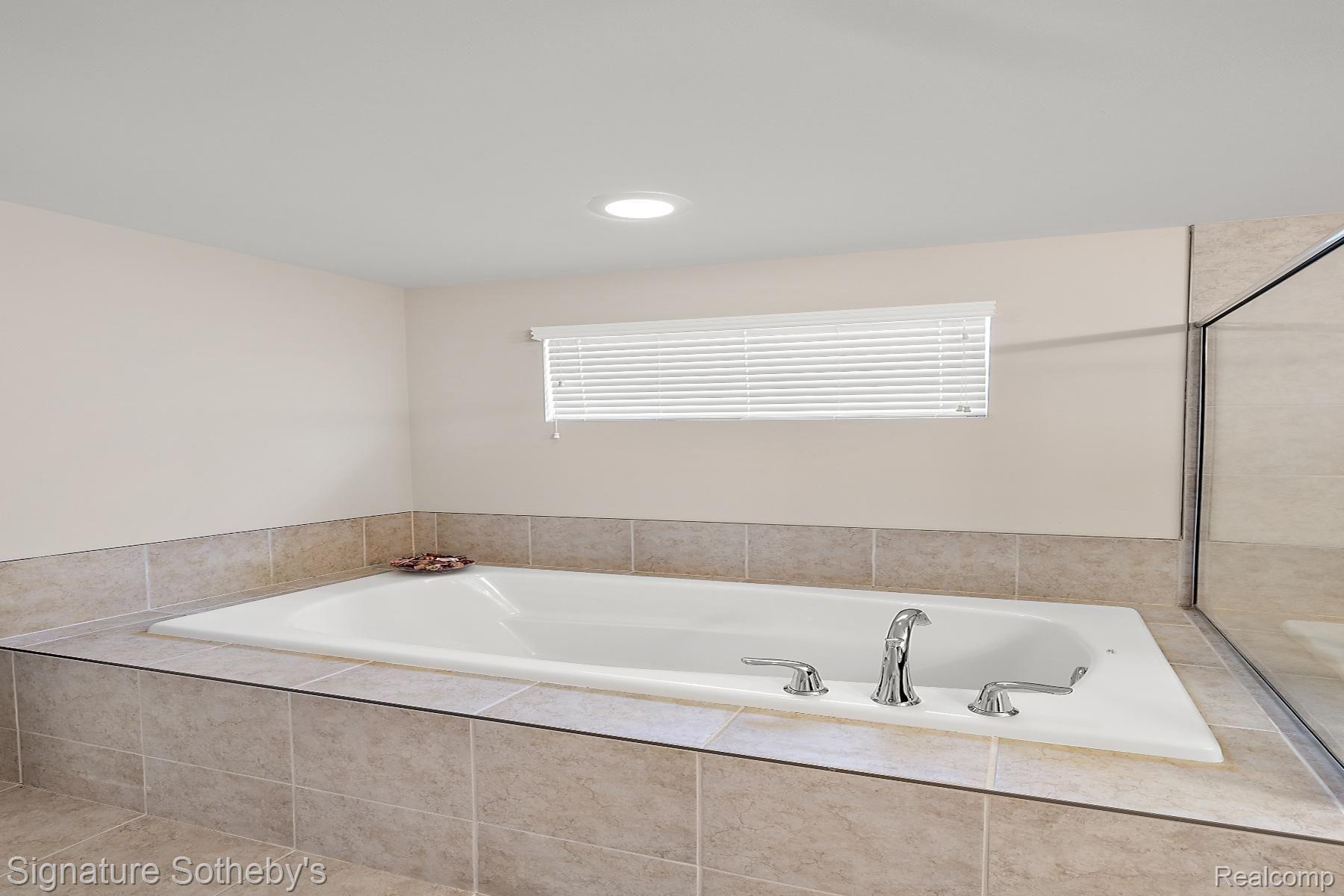 50472 Scarborough Road Canton, MI 48188 - Photo 28 of 47 Gallery Image 28