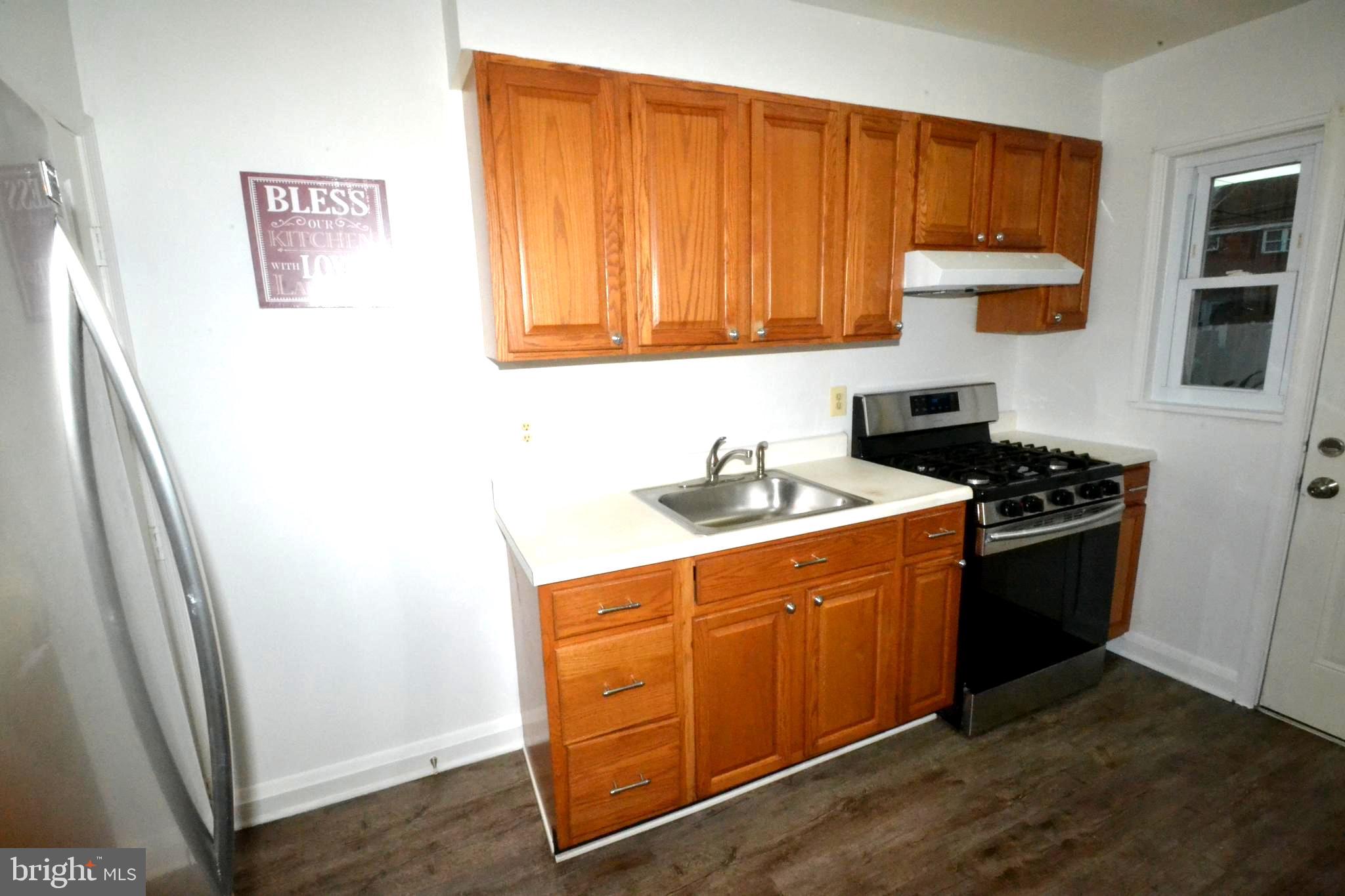 1914 Inverton Road Dundalk, MD 21222 - Photo 8 of 31 KITCHEN