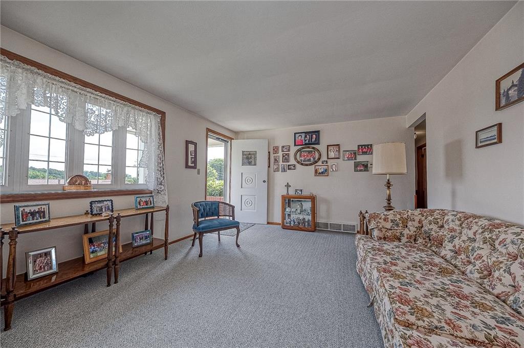12 Highbury Road Cheswick, PA 15024 - Photo 3 of 36