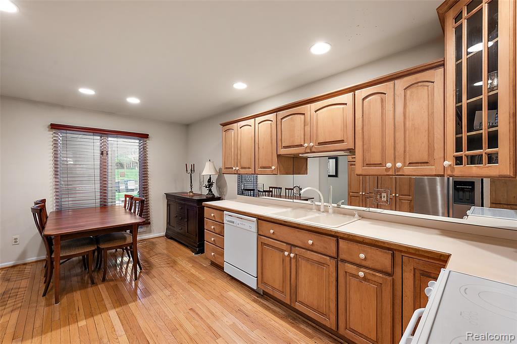 968 Golfview Court Rochester Hills, MI 48307 - Photo 10 of 42