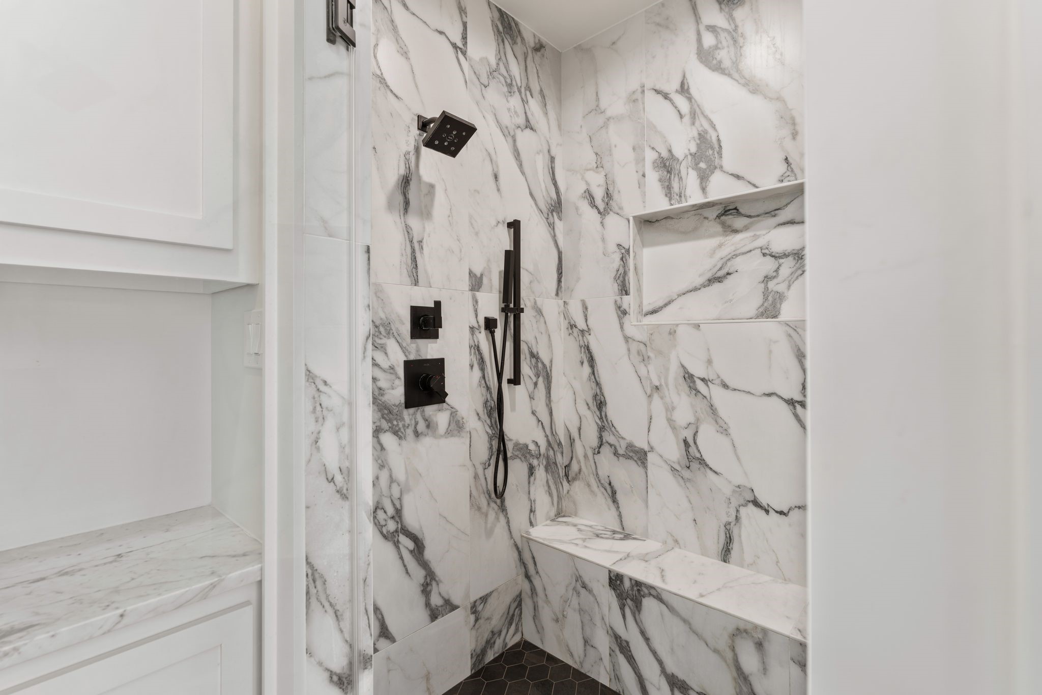 930 West 43rd Street Houston, TX 77018 - Photo 25 of 39 a bathroom with a shower