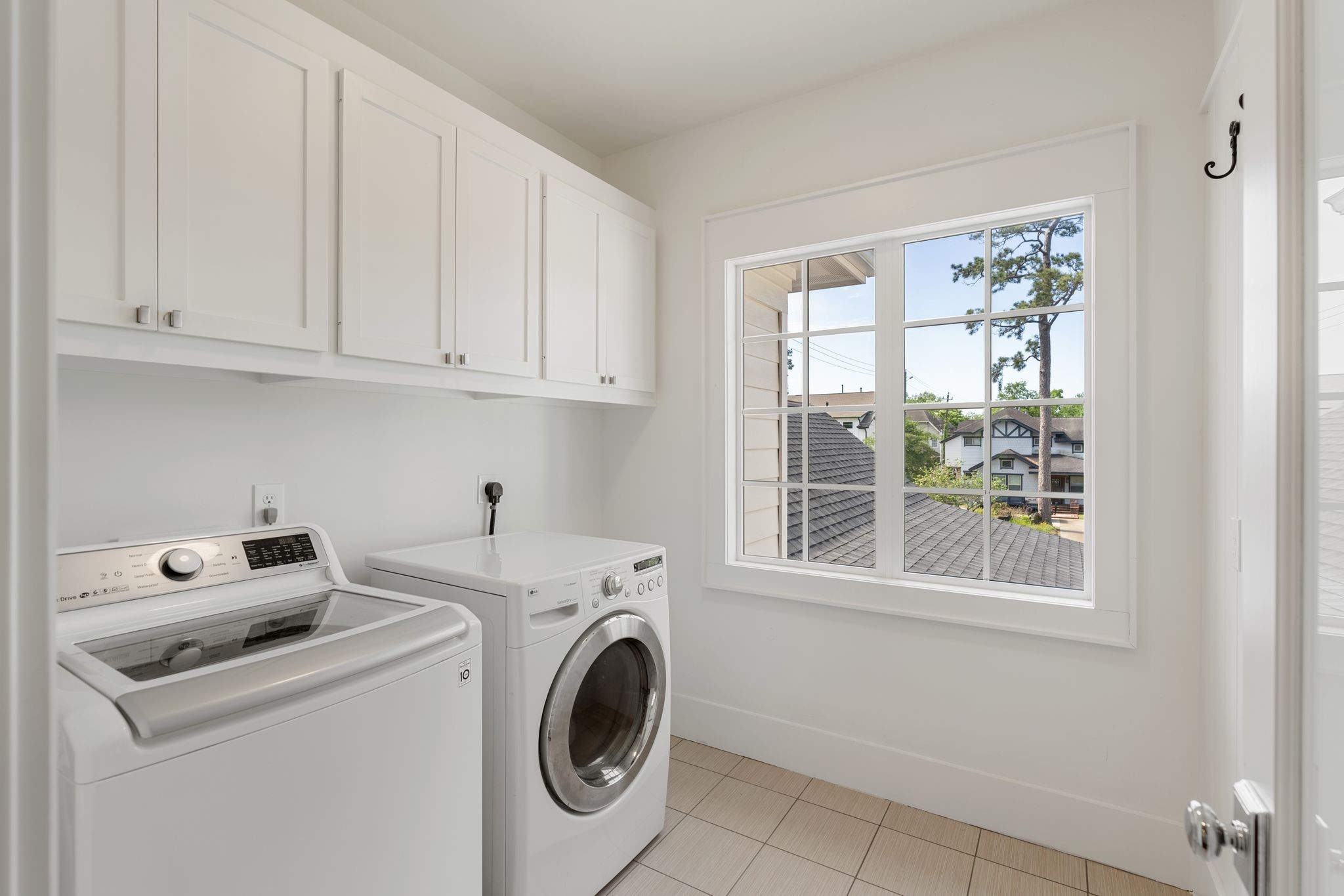 930 West 43rd Street Houston, TX 77018 - Photo 33 of 39 a utility room with dryer and washer