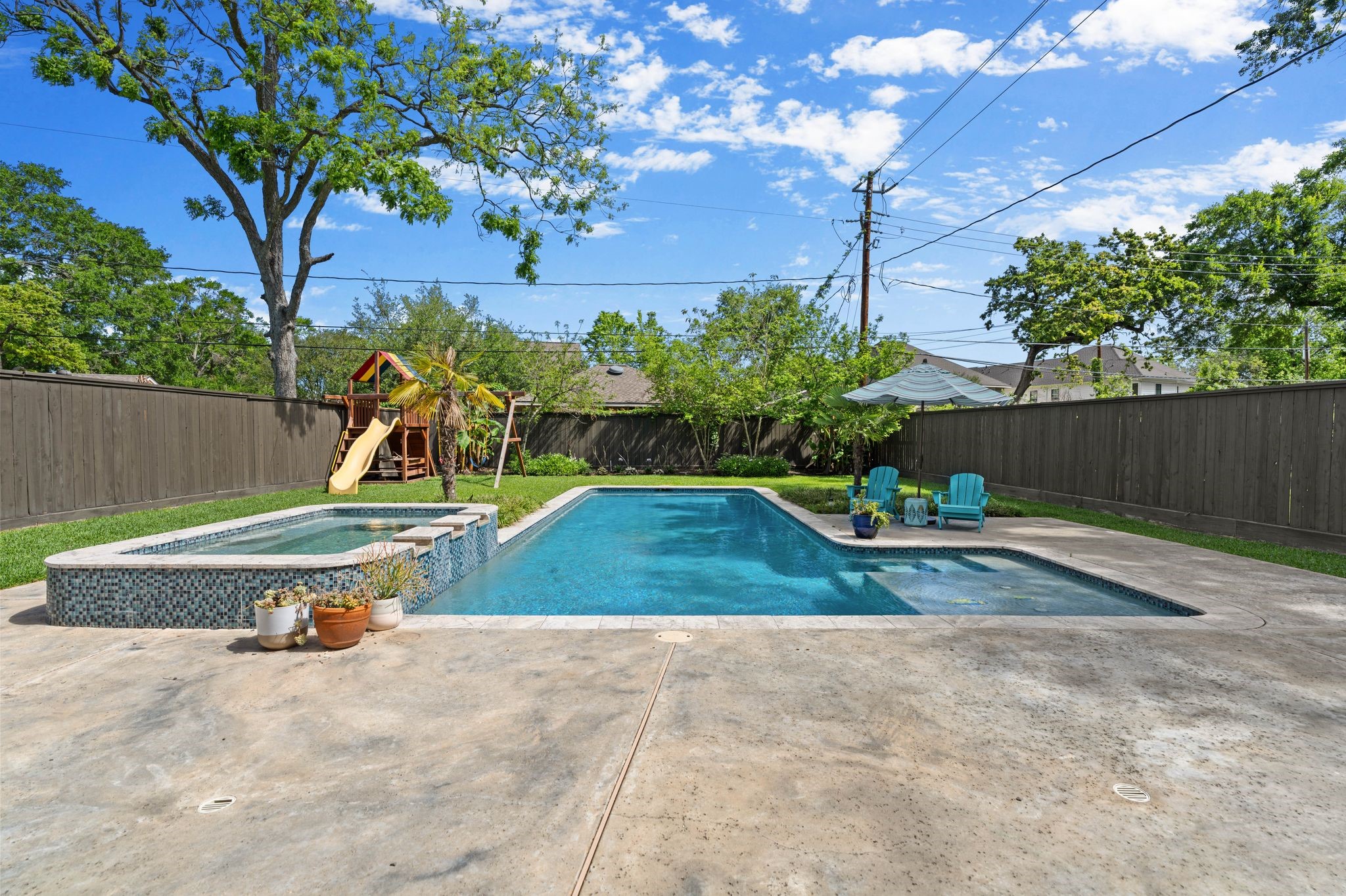 930 West 43rd Street Houston, TX 77018 - Photo 36 of 39 a view of a park with slide