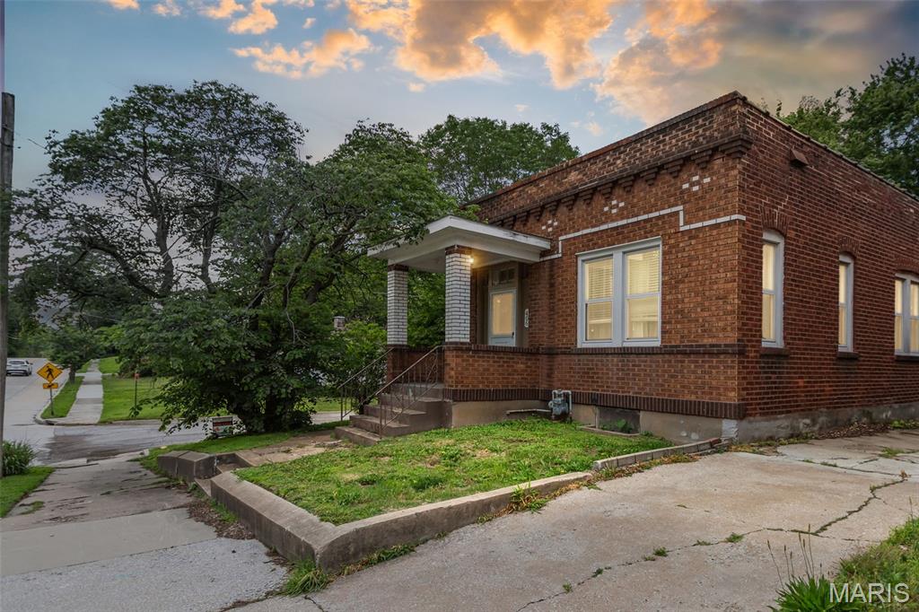 406 East 9th Street Alton, IL 62002 - Photo 2 of 36