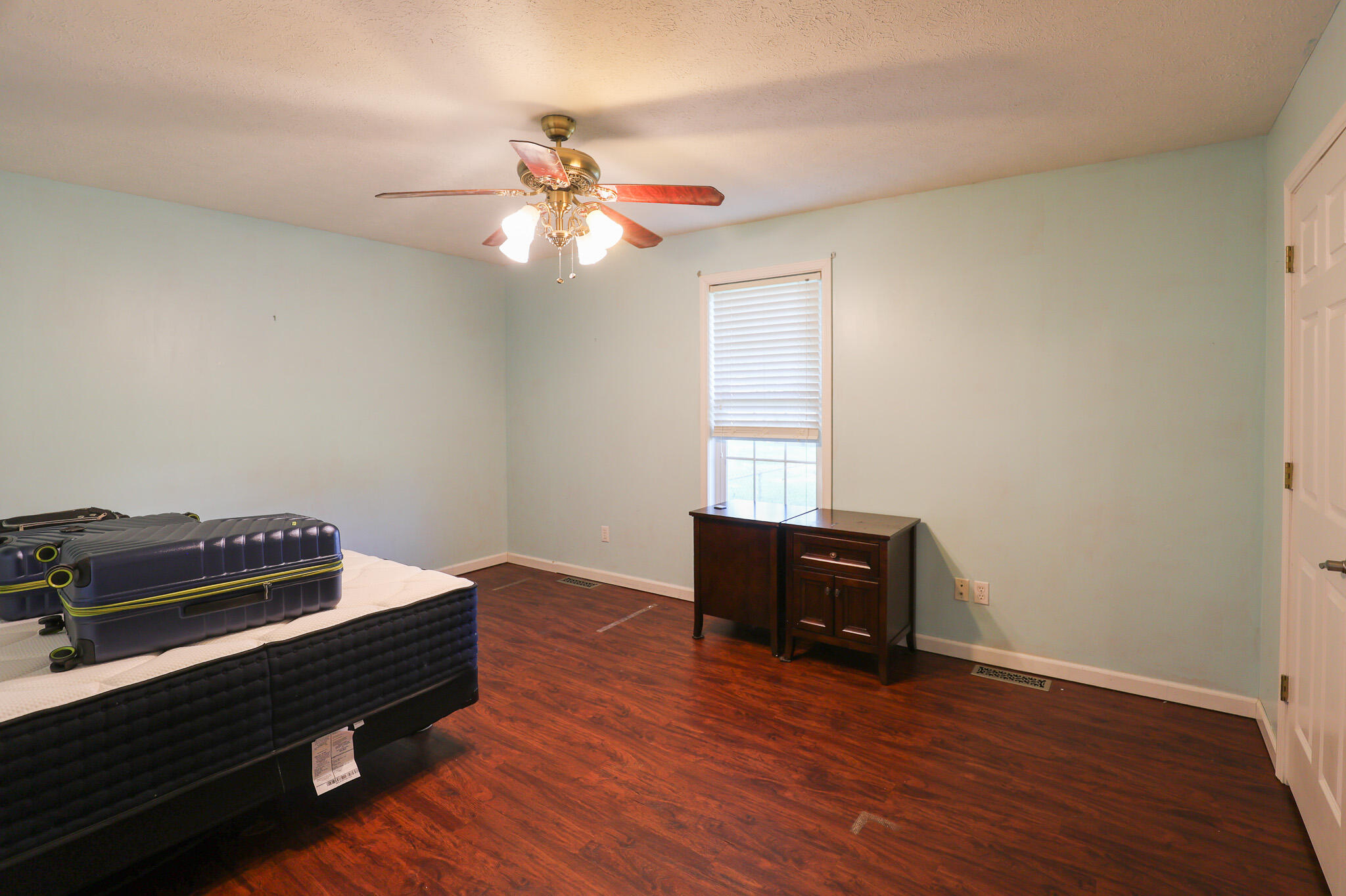 734 Vicksburg Estate Road Benton, KY 42025 - Photo 10 of 23 Primary Bedroon