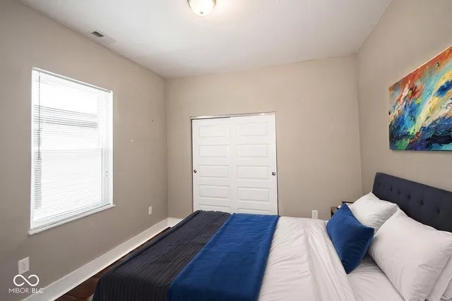 $949 | 2029 North College Avenue, Unit B, Indianapolis, IN 46202