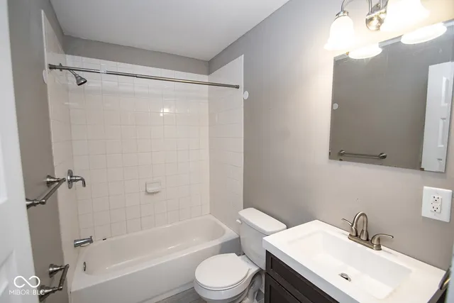 $949 | 2029 North College Avenue, Unit B, Indianapolis, IN 46202