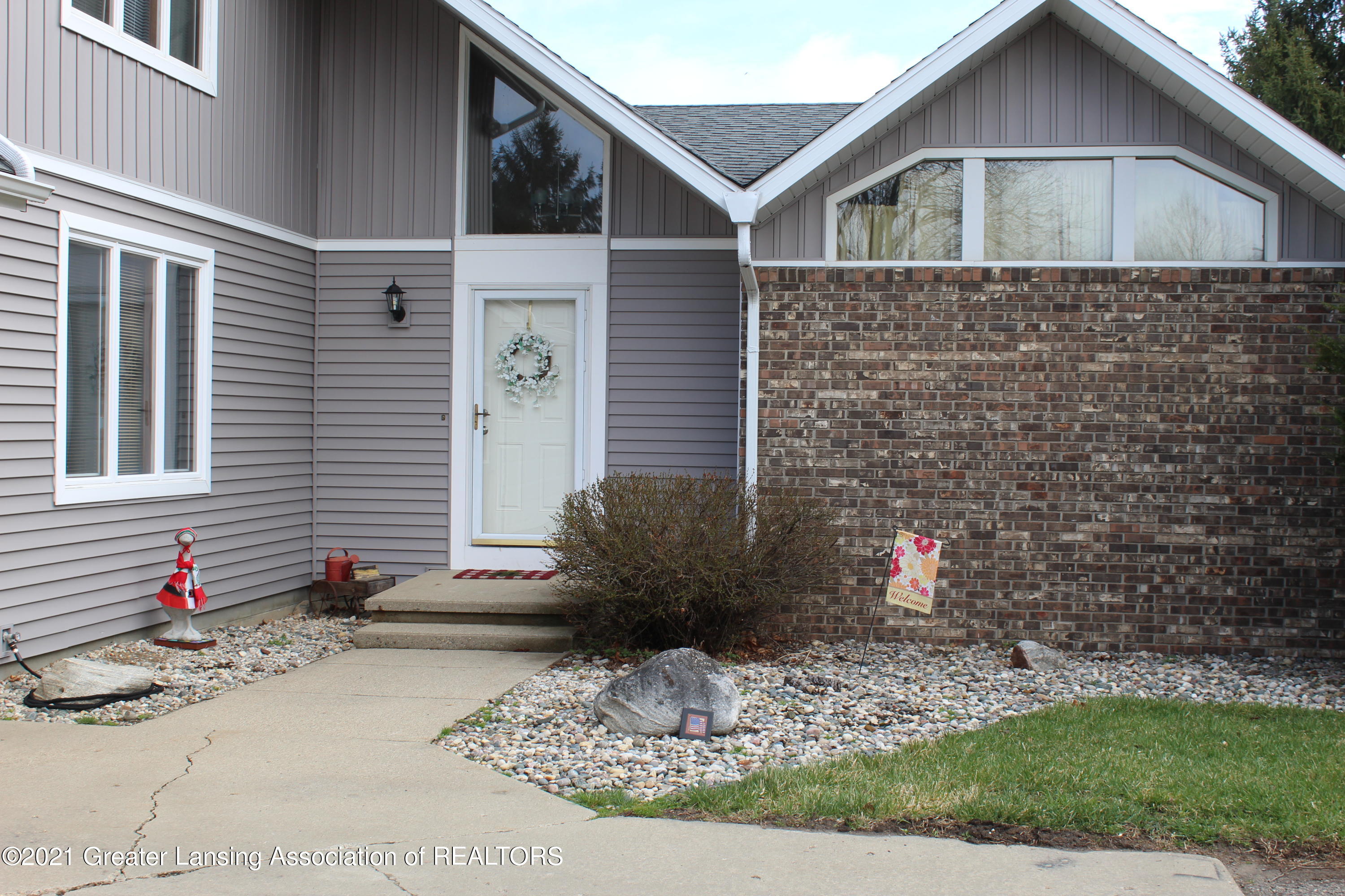 1086 North Wheaton Road Charlotte, MI 48813 - Photo 3 of 40 2a Entry
