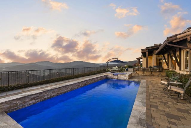 $3,895,000 | 8046 El Cielo, Rancho Santa Fe, CA 92067