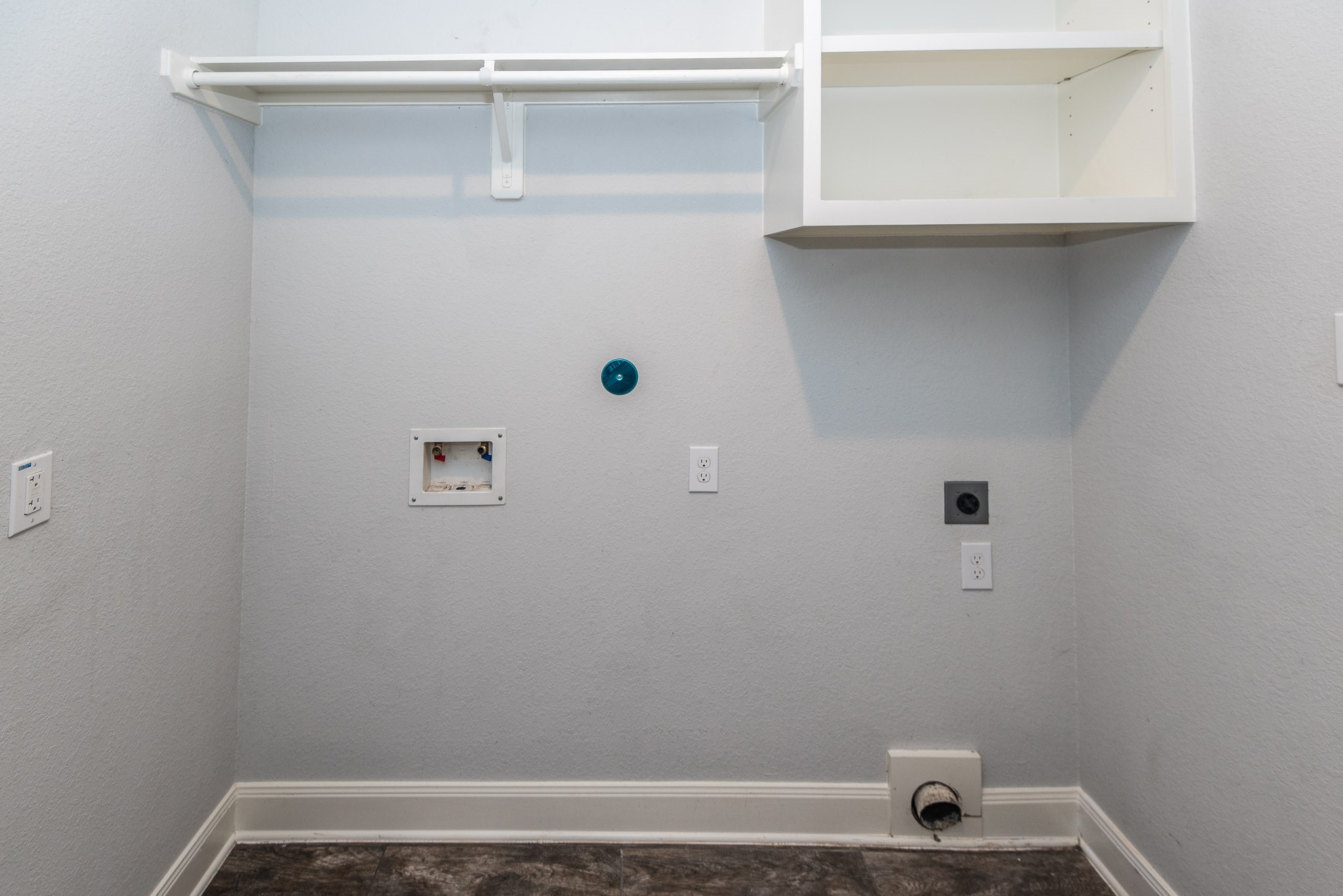 7705 Pin Oak Street Montgomery, TX 77316 - Photo 18 of 24 Laundry room