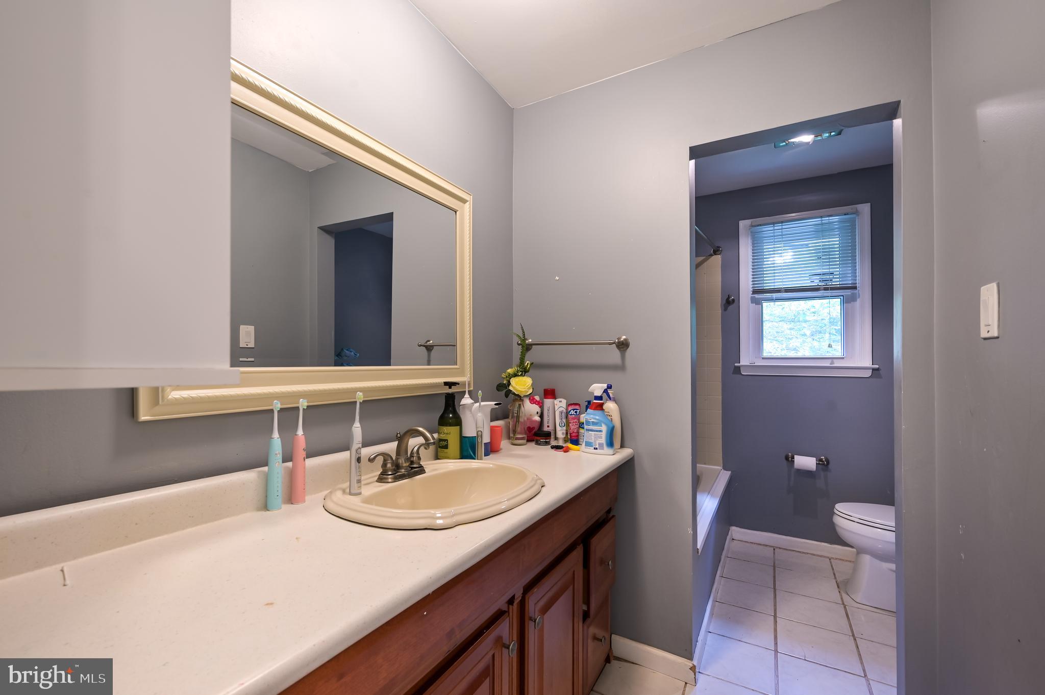 912 Crest Road Lansdale, PA 19446 - Photo 27 of 44 Hall Bathroom
