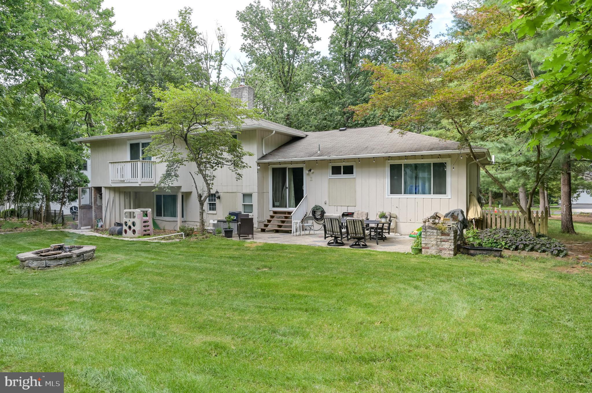 912 Crest Road Lansdale, PA 19446 - Photo 4 of 44 Gallery Image 4