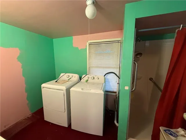 a view of a livingroom with closet