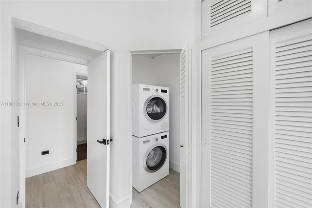 a view of walk in closet