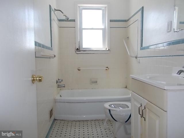6909 Chambers Road Baltimore, MD 21234 - Photo 14 of 22 Bath
